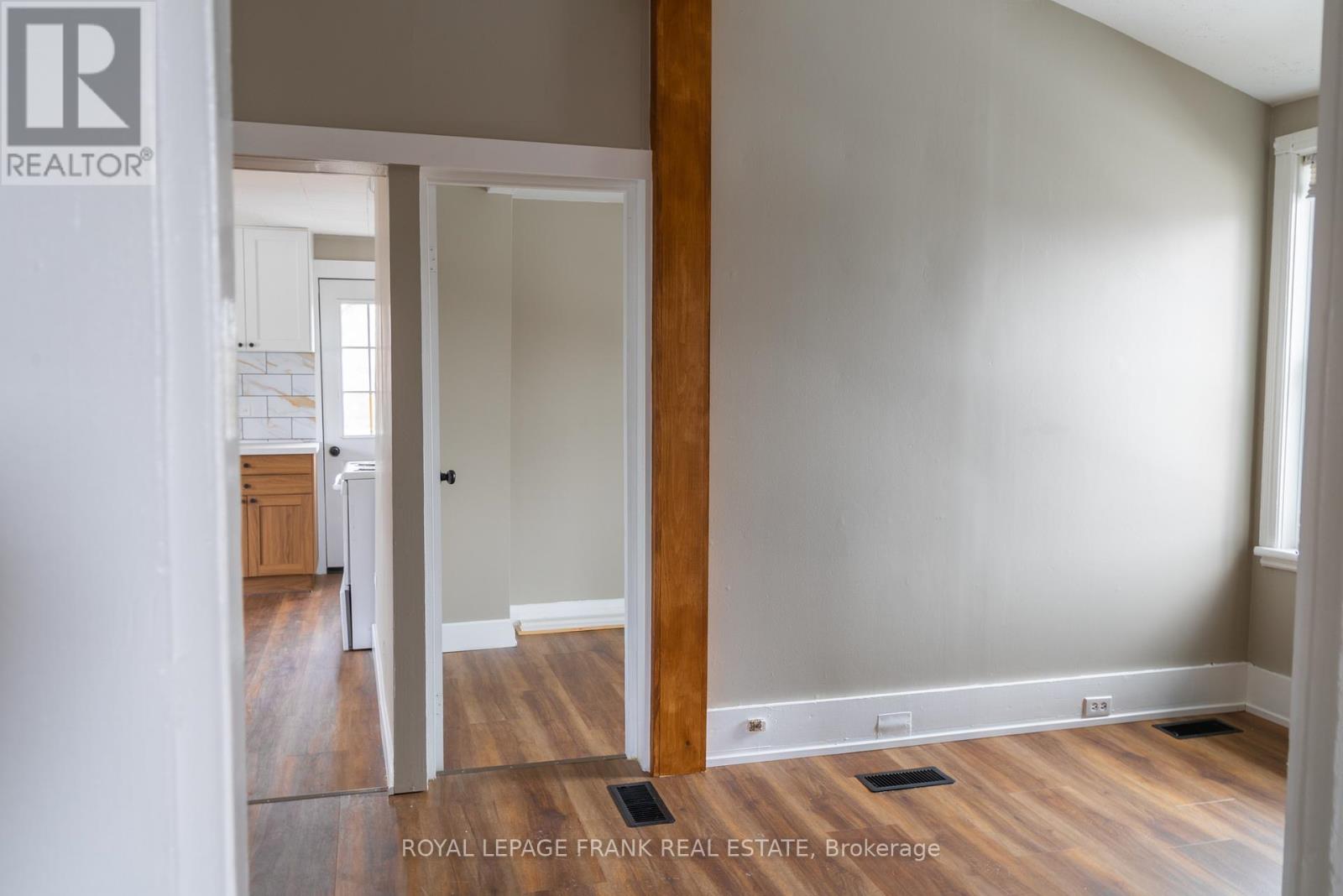 Upper - 39 Glenelg Street E, Kawartha Lakes, Ontario  K9V 1Y9 - Photo 17 - X12982398