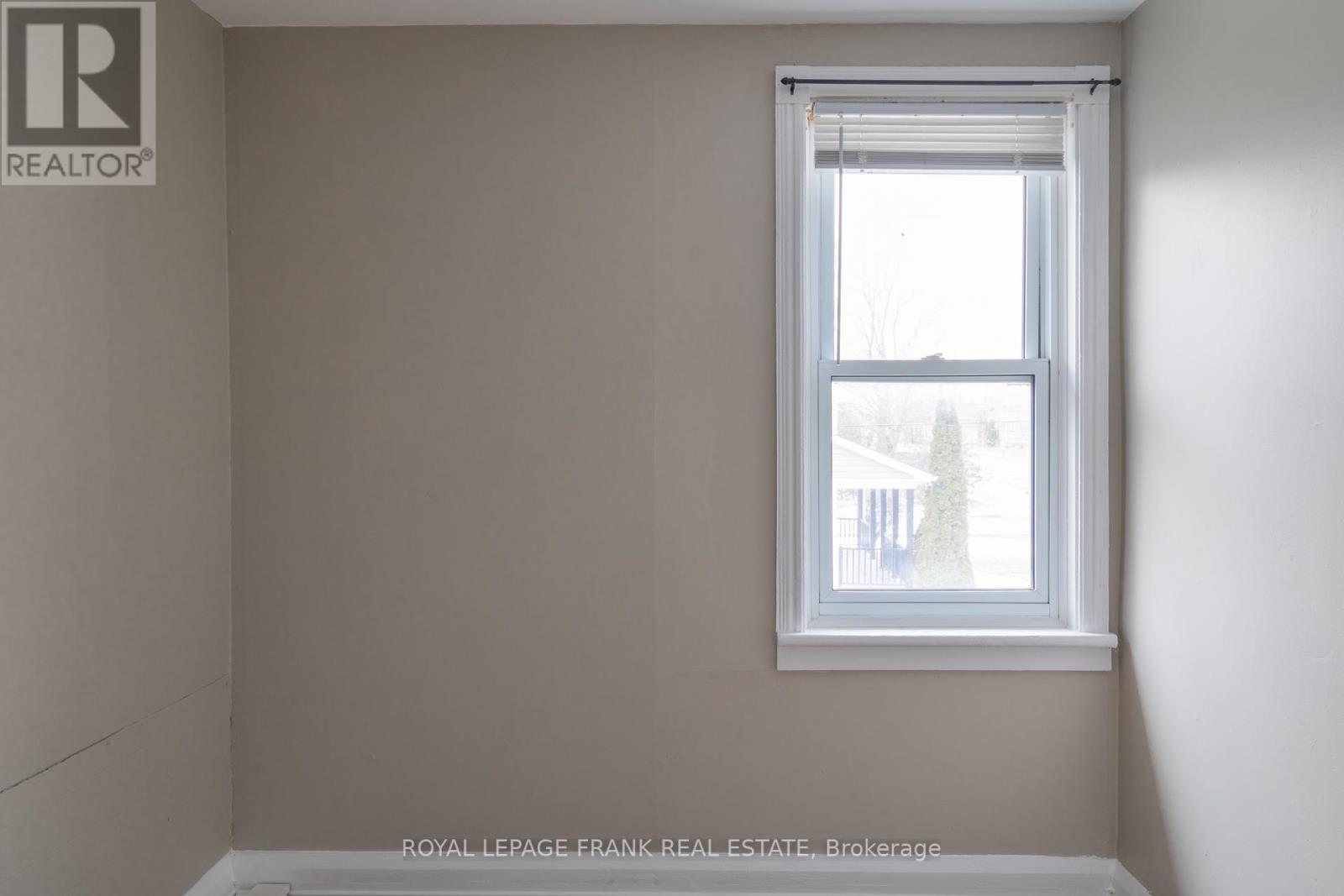 Upper - 39 Glenelg Street E, Kawartha Lakes, Ontario  K9V 1Y9 - Photo 8 - X12982398