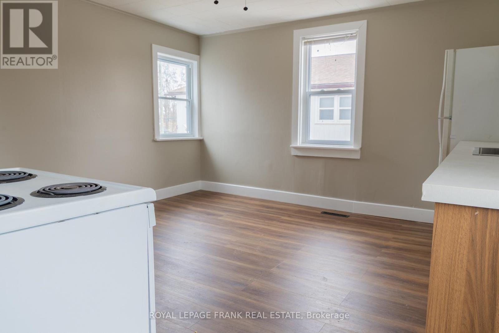 Upper - 39 Glenelg Street E, Kawartha Lakes, Ontario  K9V 1Y9 - Photo 3 - X12982398