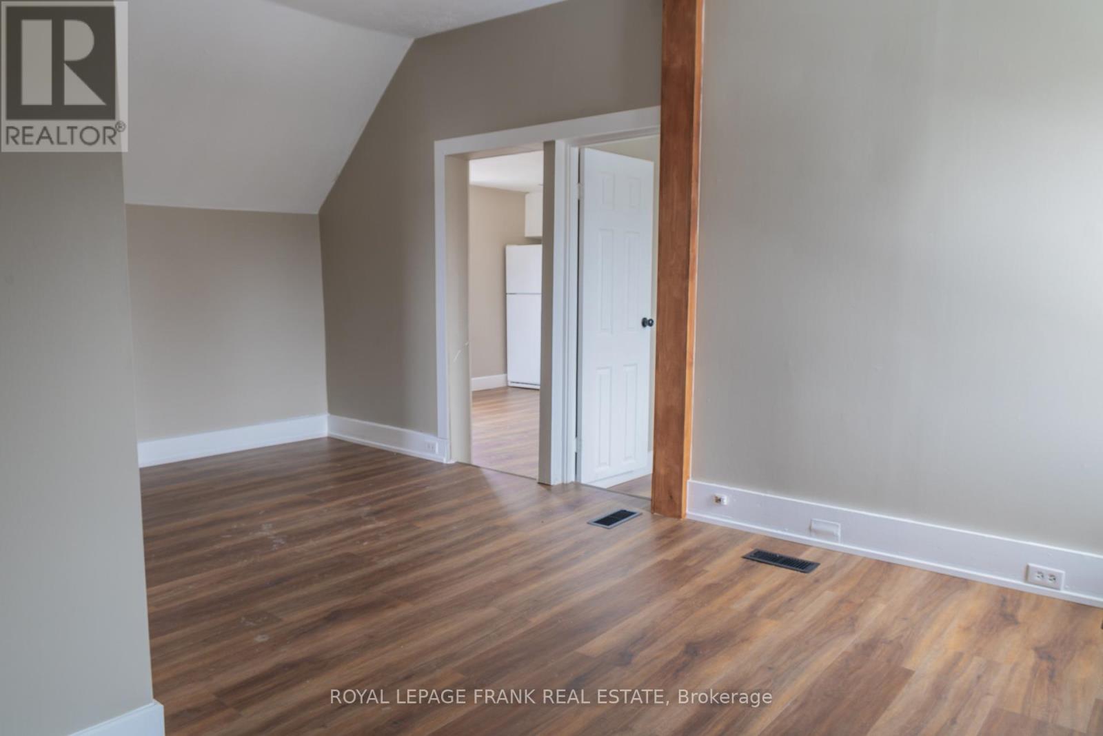 Upper - 39 Glenelg Street E, Kawartha Lakes, Ontario  K9V 1Y9 - Photo 7 - X12982398