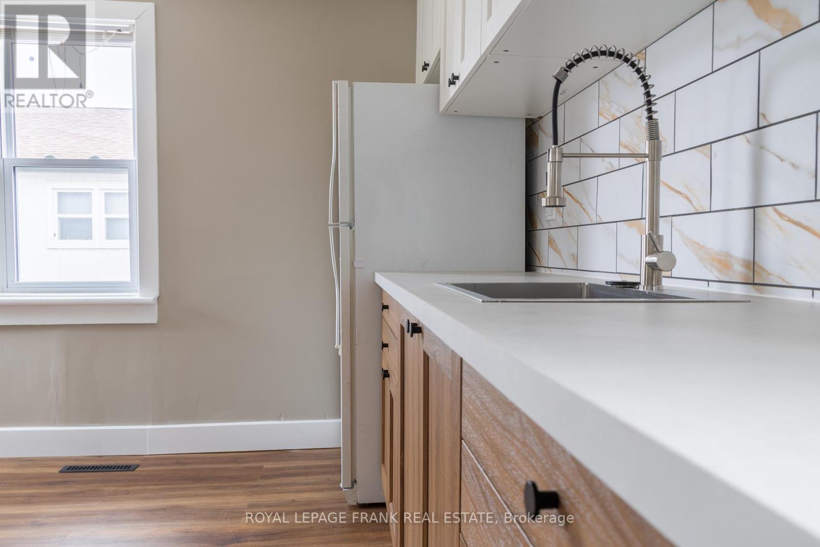 Upper - 39 Glenelg Street E, Kawartha Lakes, Ontario  K9V 1Y9 - Photo 4 - X12982398