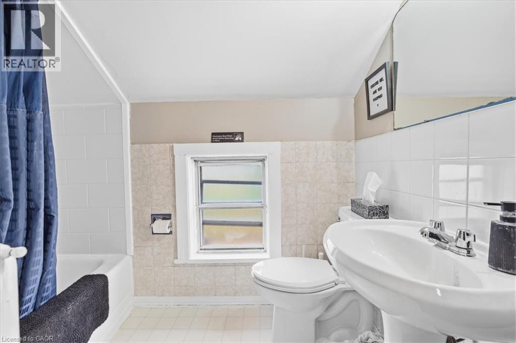 31 Bingeman Street, Kitchener, Ontario  N2H 2R7 - Photo 12 - 40815016