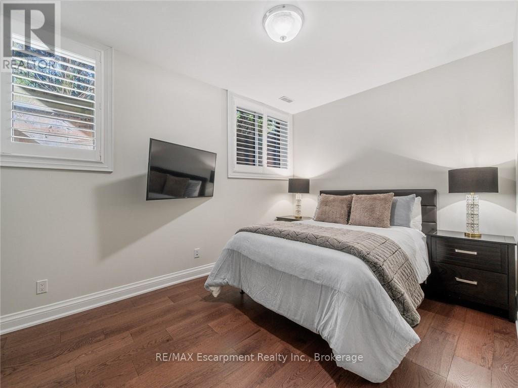 3087 Lakeshore Road, Burlington, Ontario  L7N 1A3 - Photo 39 - W12986602