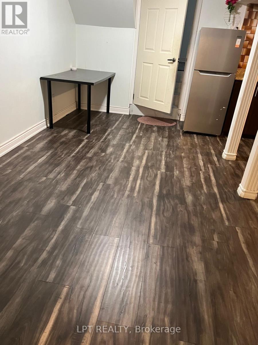 7101 Codlin Avenue, Mississauga, Ontario  L4T 2M3 - Photo 38 - W12921738