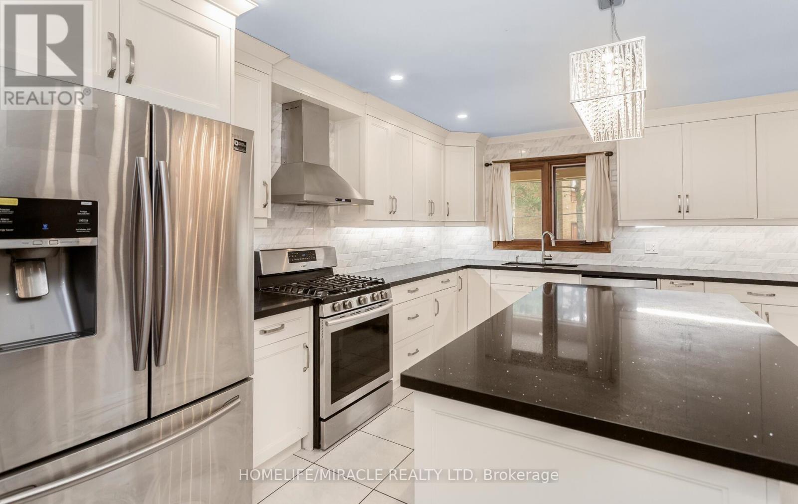 85 Harlow Crescent, Toronto, Ontario  M9V 2Y8 - Photo 16 - W12970456