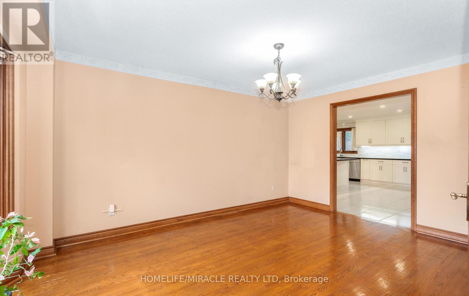 85 Harlow Crescent, Toronto, Ontario  M9V 2Y8 - Photo 10 - W12970456