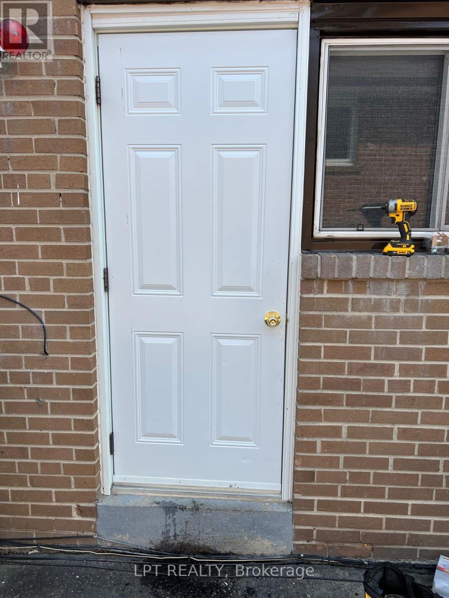 7101 Codlin Avenue, Mississauga, Ontario  L4T 2M3 - Photo 35 - W12921738