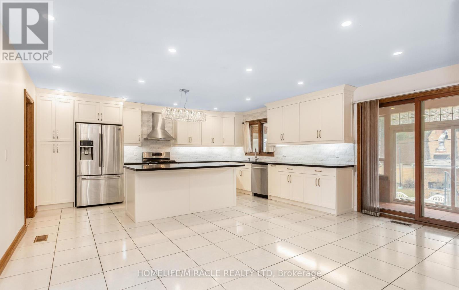 85 Harlow Crescent, Toronto, Ontario  M9V 2Y8 - Photo 12 - W12970456