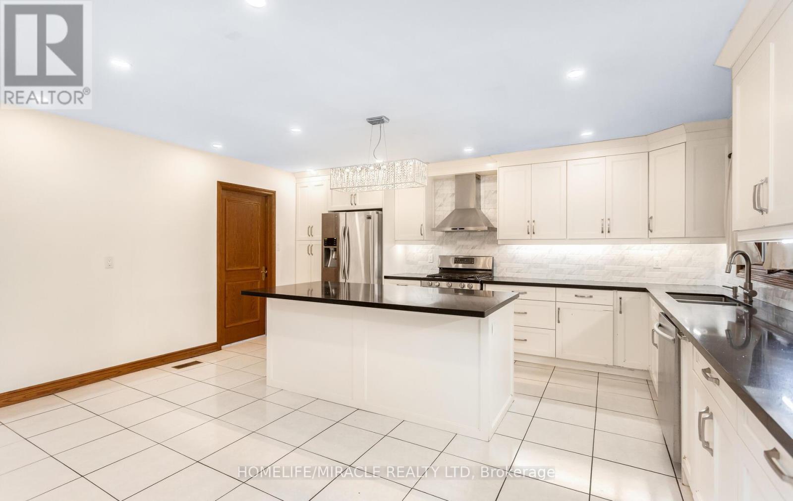 85 Harlow Crescent, Toronto, Ontario  M9V 2Y8 - Photo 14 - W12970456