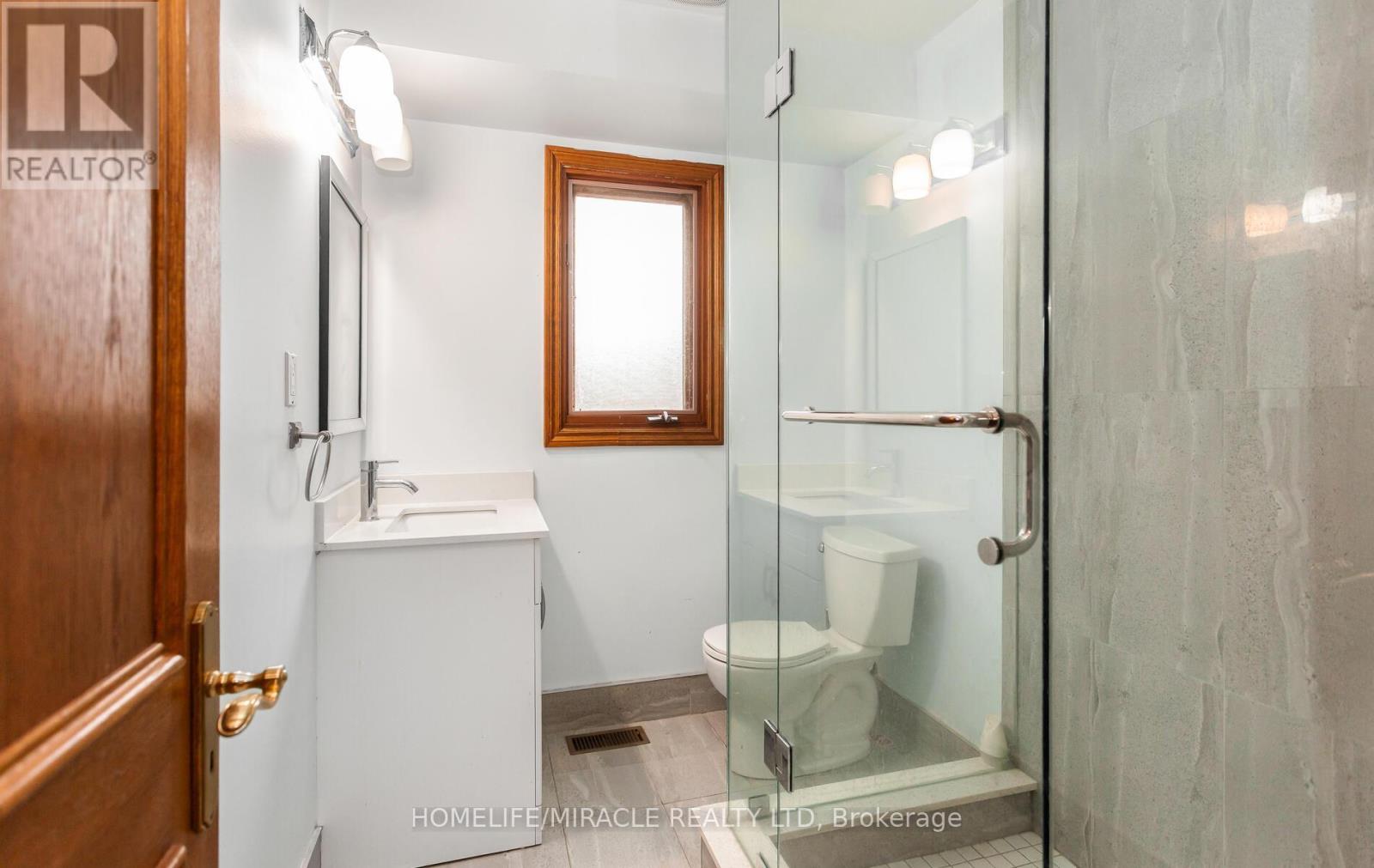 85 Harlow Crescent, Toronto, Ontario  M9V 2Y8 - Photo 19 - W12970456