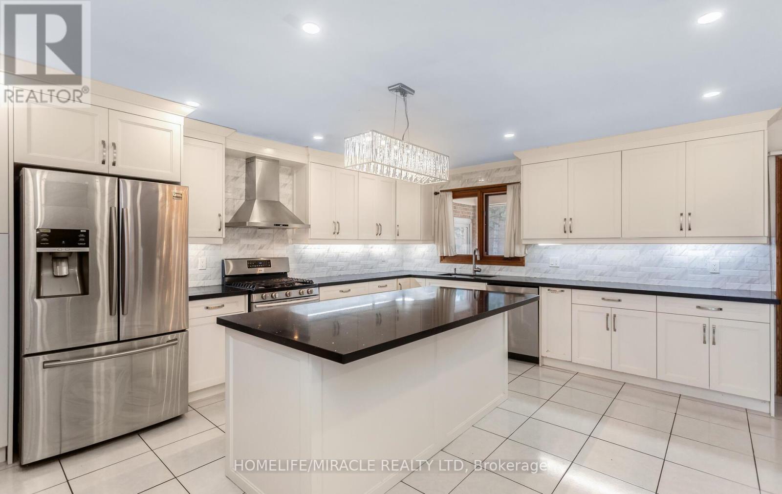 85 Harlow Crescent, Toronto, Ontario  M9V 2Y8 - Photo 15 - W12970456