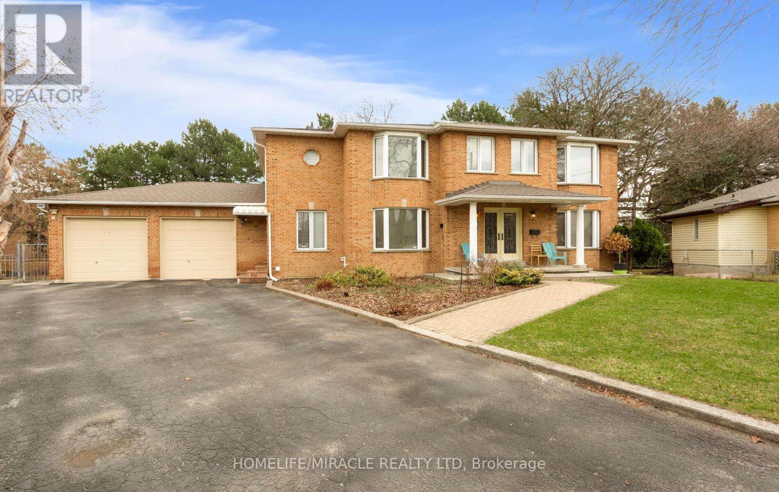 85 Harlow Crescent, Toronto, Ontario  M9V 2Y8 - Photo 2 - W12970456