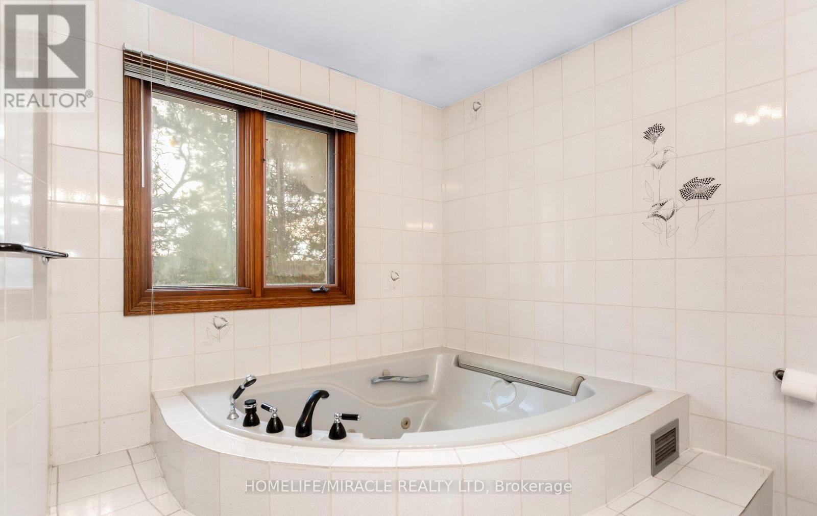 85 Harlow Crescent, Toronto, Ontario  M9V 2Y8 - Photo 21 - W12970456