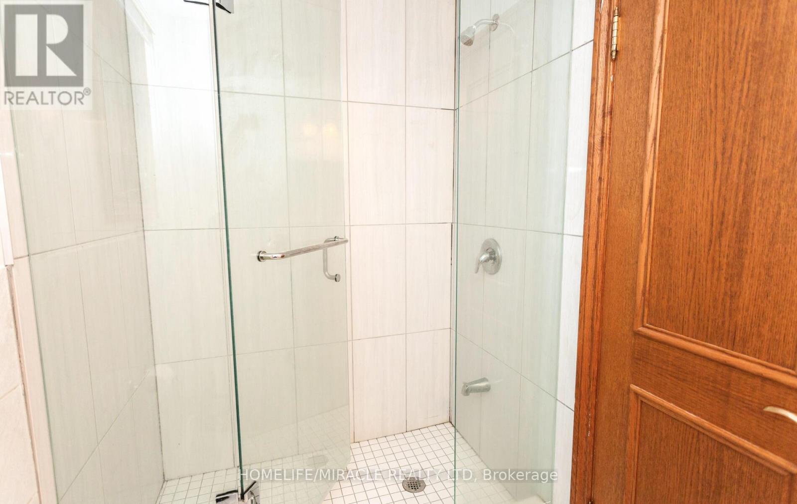 85 Harlow Crescent, Toronto, Ontario  M9V 2Y8 - Photo 27 - W12970456