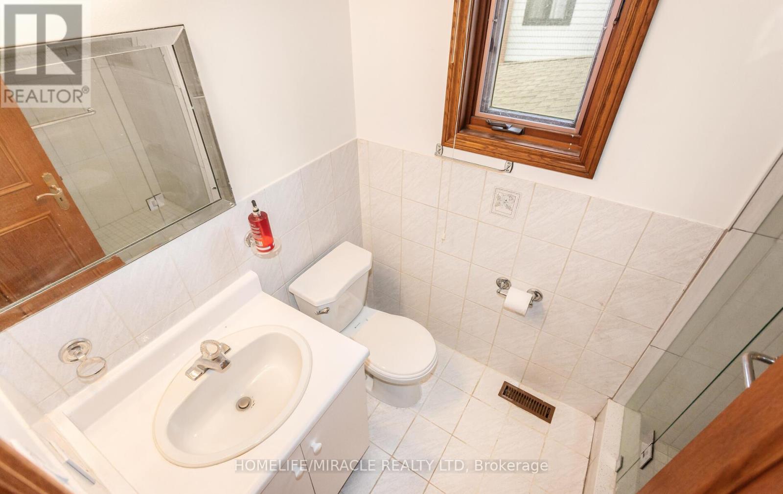 85 Harlow Crescent, Toronto, Ontario  M9V 2Y8 - Photo 26 - W12970456