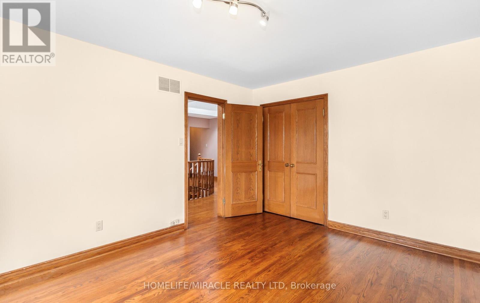 85 Harlow Crescent, Toronto, Ontario  M9V 2Y8 - Photo 33 - W12970456