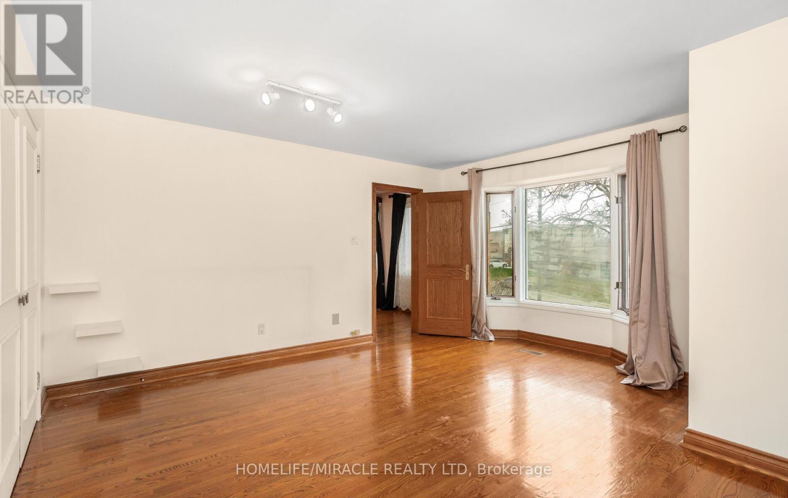 85 Harlow Crescent, Toronto, Ontario  M9V 2Y8 - Photo 29 - W12970456