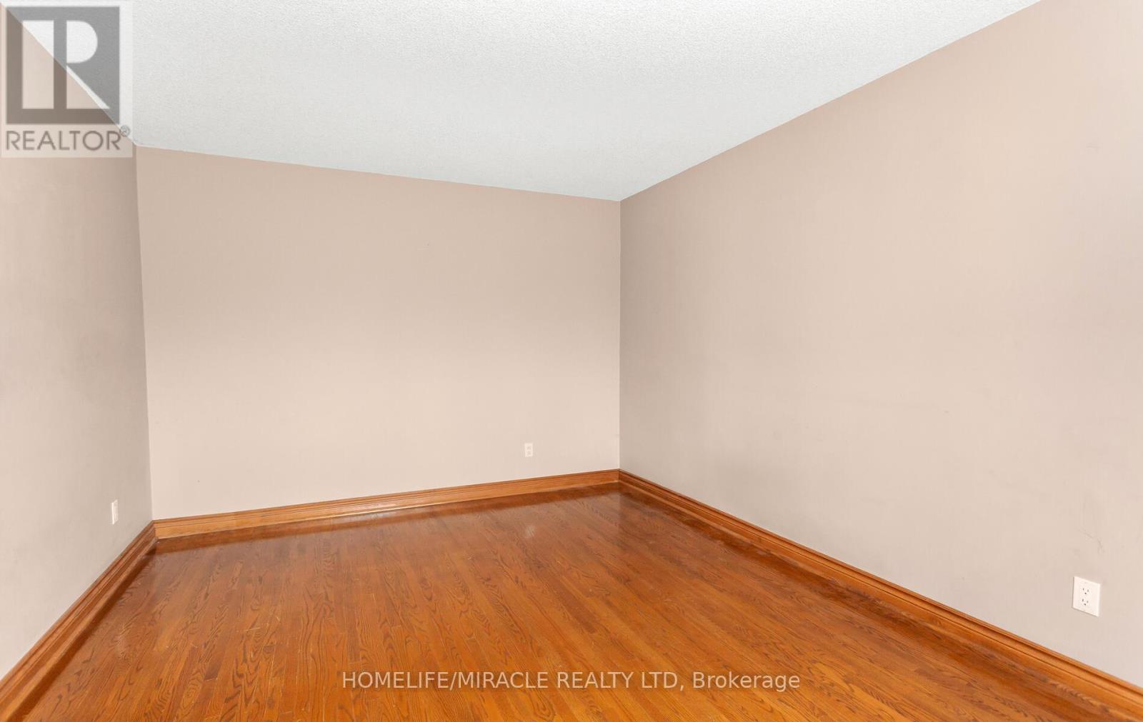 85 Harlow Crescent, Toronto, Ontario  M9V 2Y8 - Photo 8 - W12970456