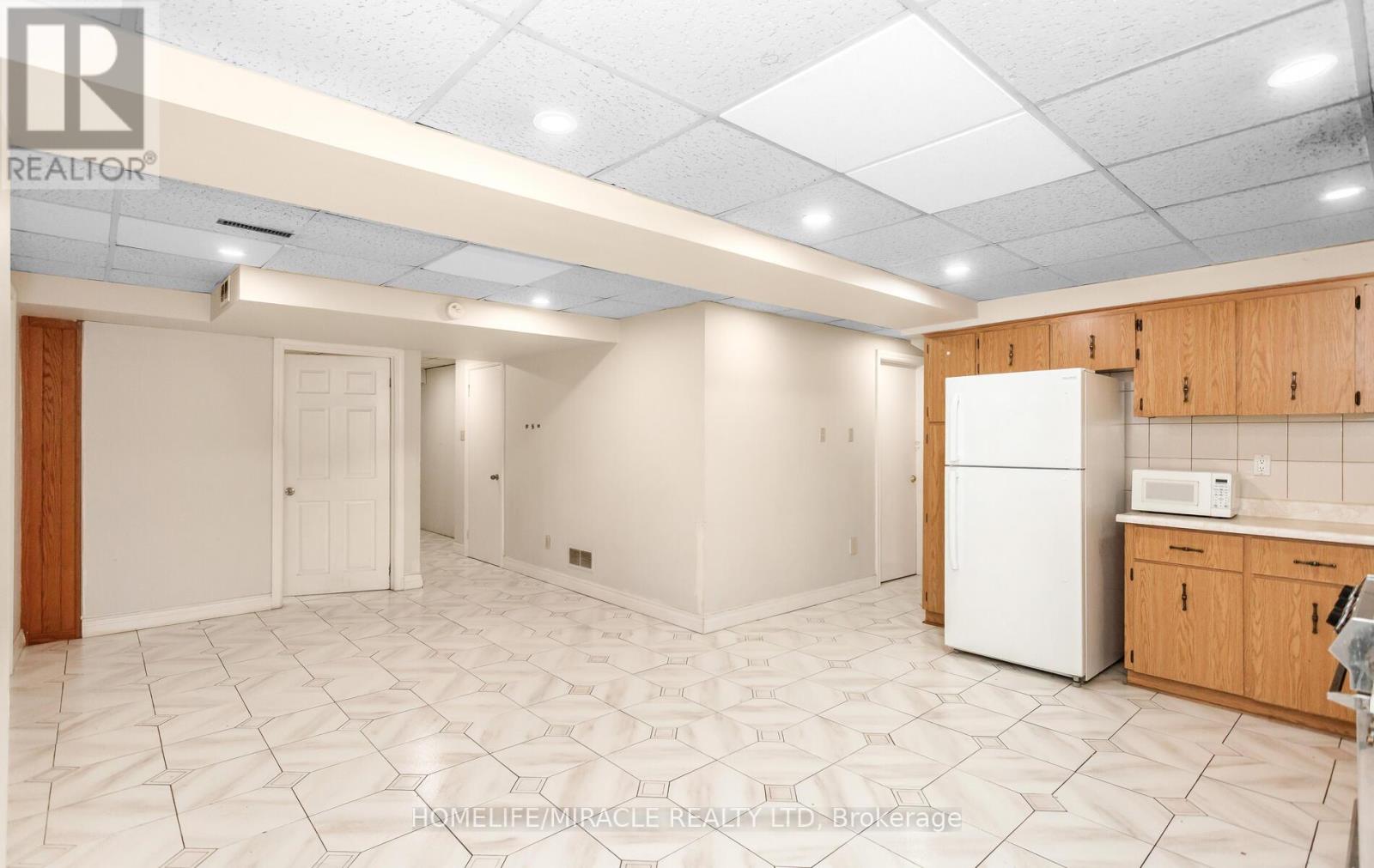 85 Harlow Crescent, Toronto, Ontario  M9V 2Y8 - Photo 41 - W12970456