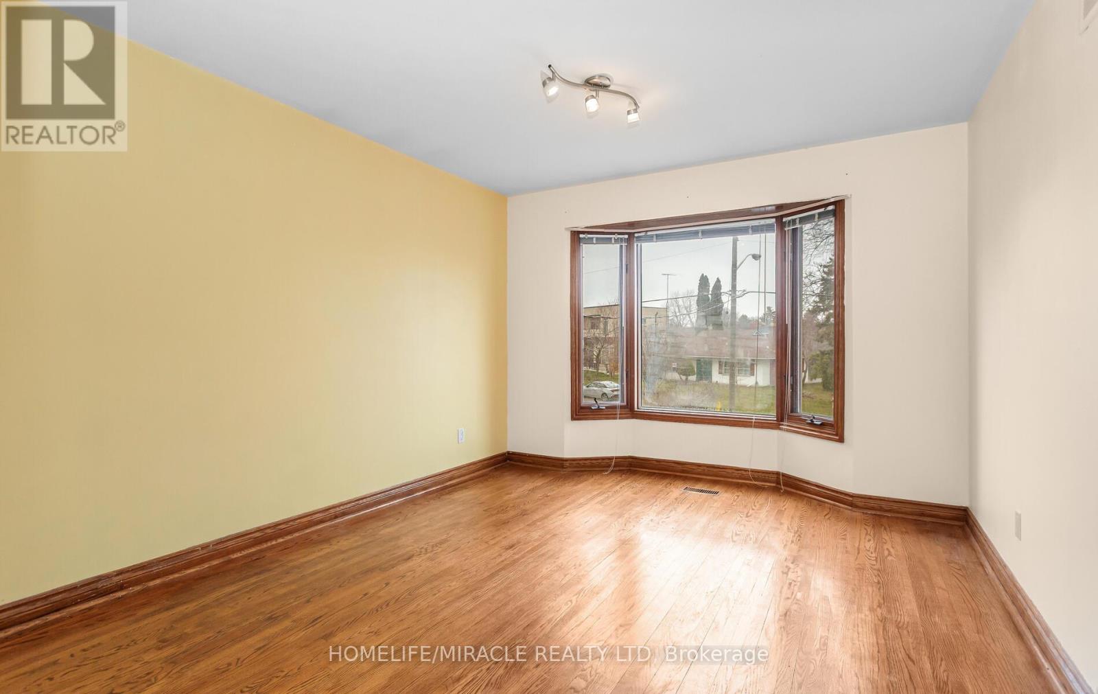 85 Harlow Crescent, Toronto, Ontario  M9V 2Y8 - Photo 32 - W12970456