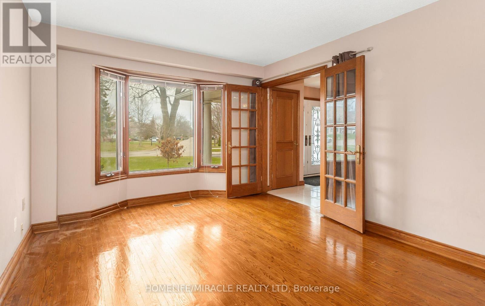 85 Harlow Crescent, Toronto, Ontario  M9V 2Y8 - Photo 7 - W12970456