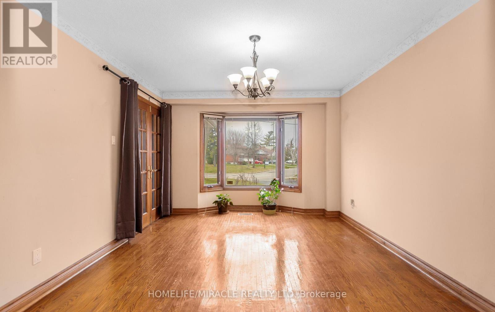 85 Harlow Crescent, Toronto, Ontario  M9V 2Y8 - Photo 9 - W12970456