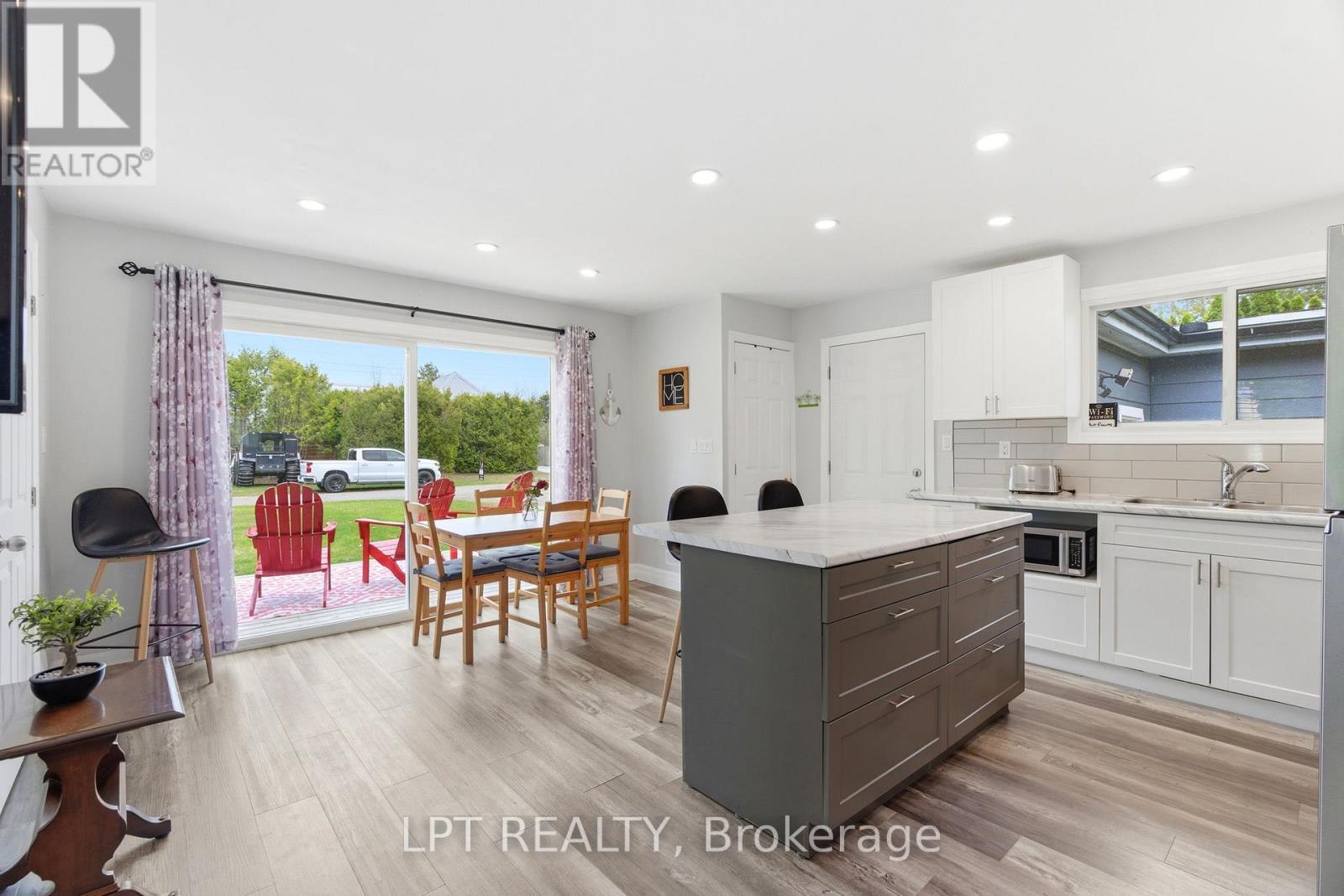 7597 Biddulph Street, Lambton Shores, Ontario  N0M 2L0 - Photo 16 - X12986112