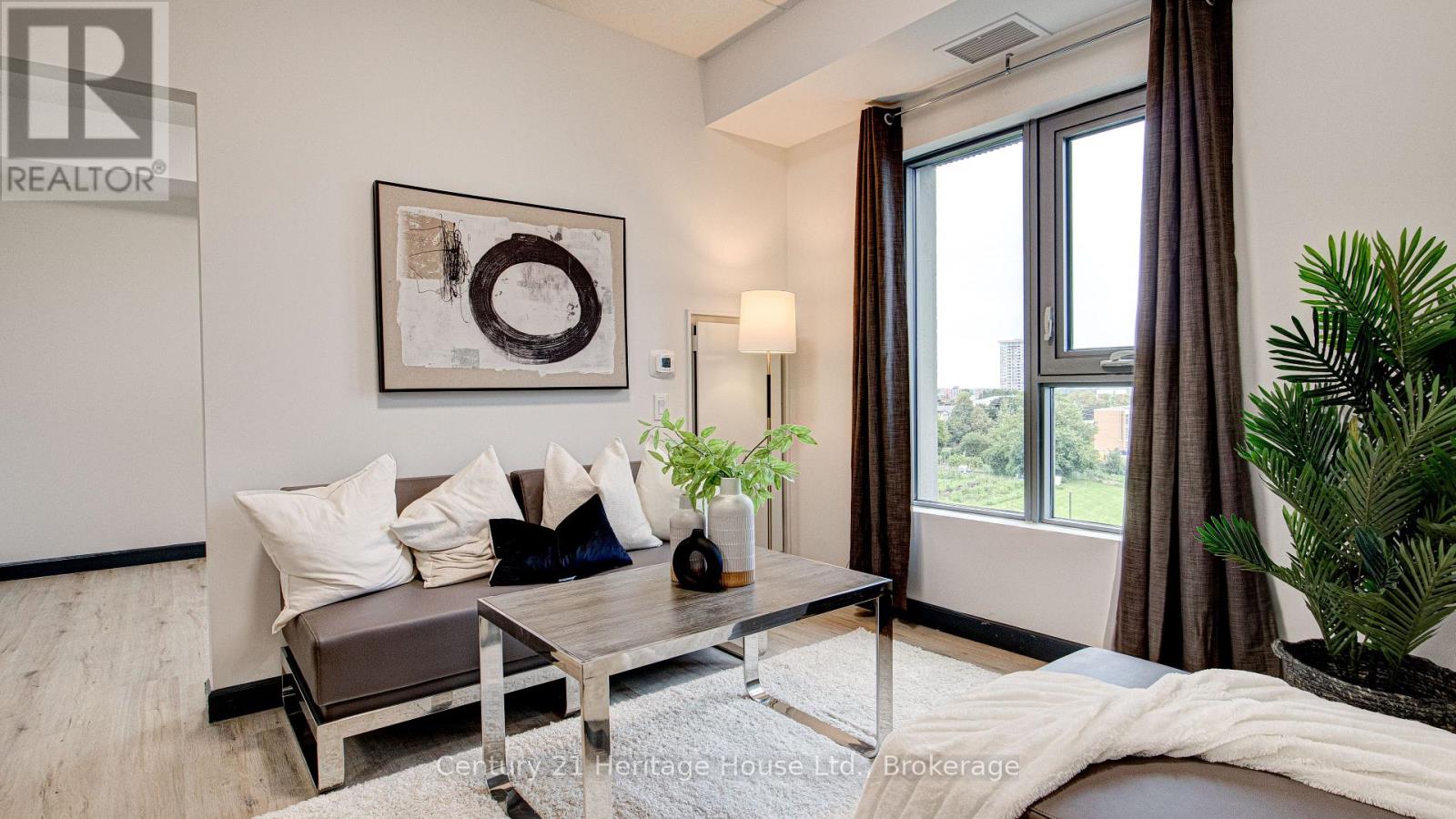 305 - 298 Hemlock Street, Waterloo, Ontario  N2L 0K8 - Photo 2 - X12986536