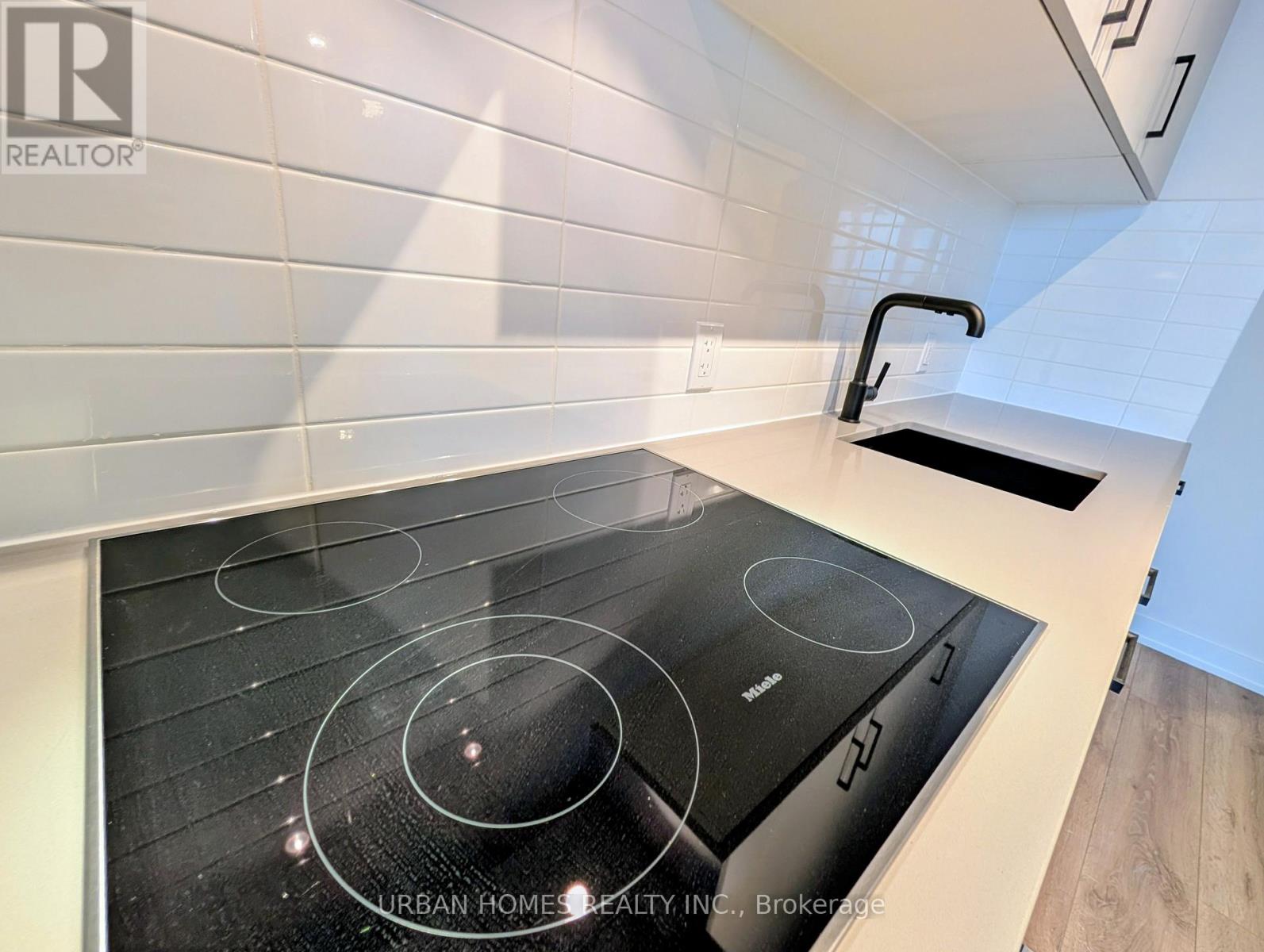 1202 - 5 Quarrington Lane, Toronto, Ontario  M3C 0S4 - Photo 4 - C12986542