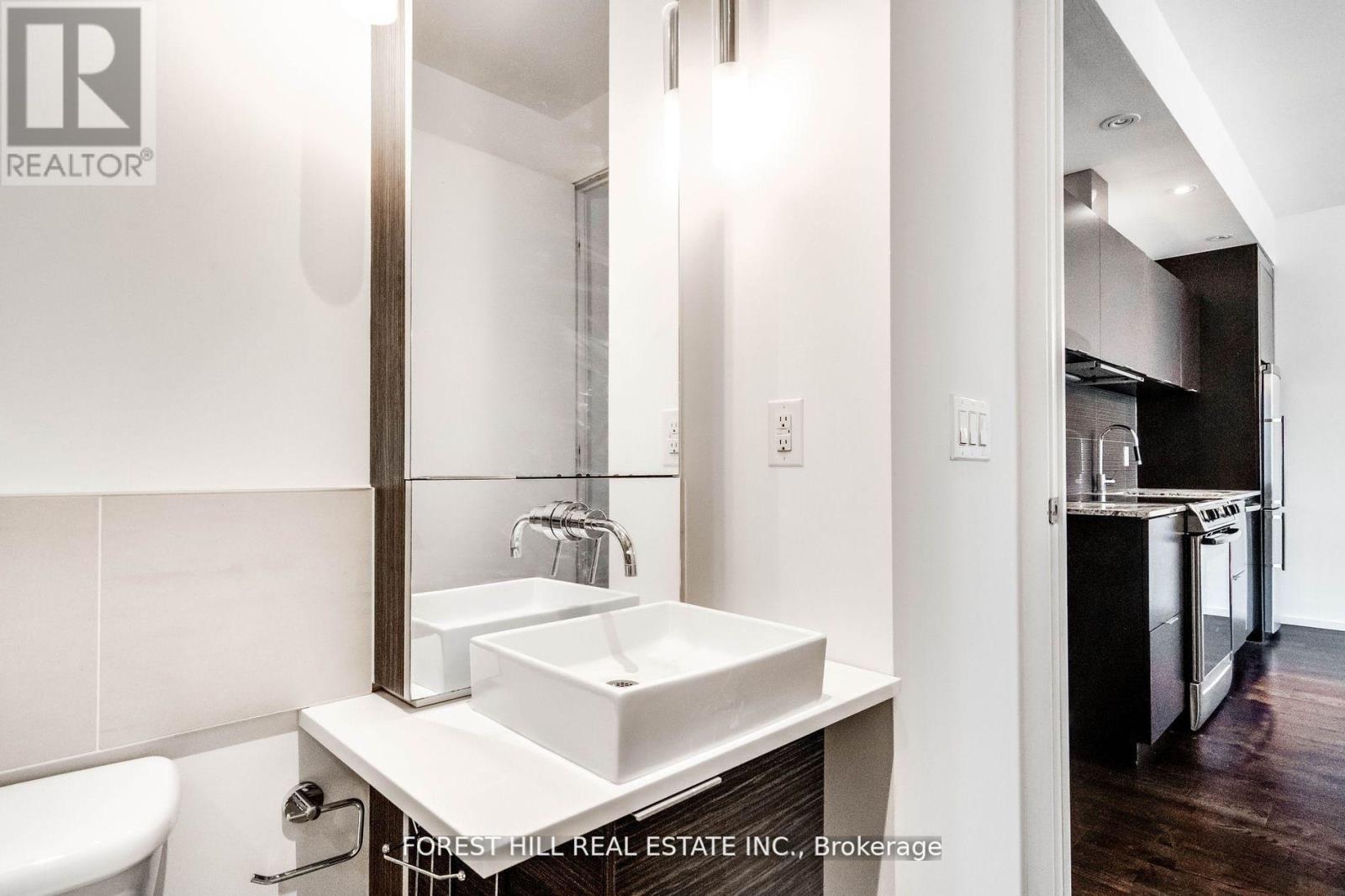 1301 - 8 Charlotte Street, Toronto, Ontario  M5V 0K4 - Photo 13 - C12986548