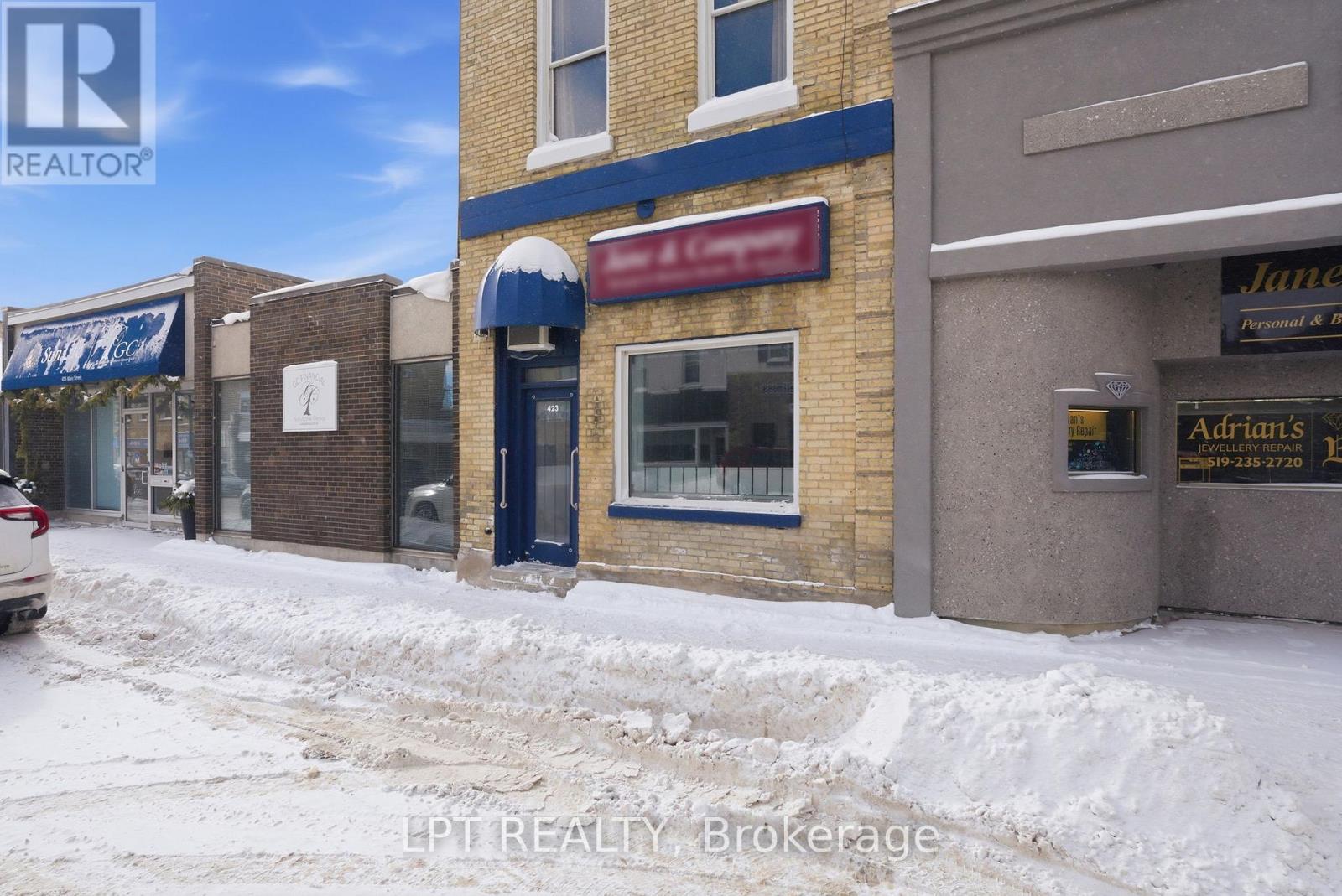 423 Main Street S, South Huron, Ontario  N0M 1S2 - Photo 2 - X12986522