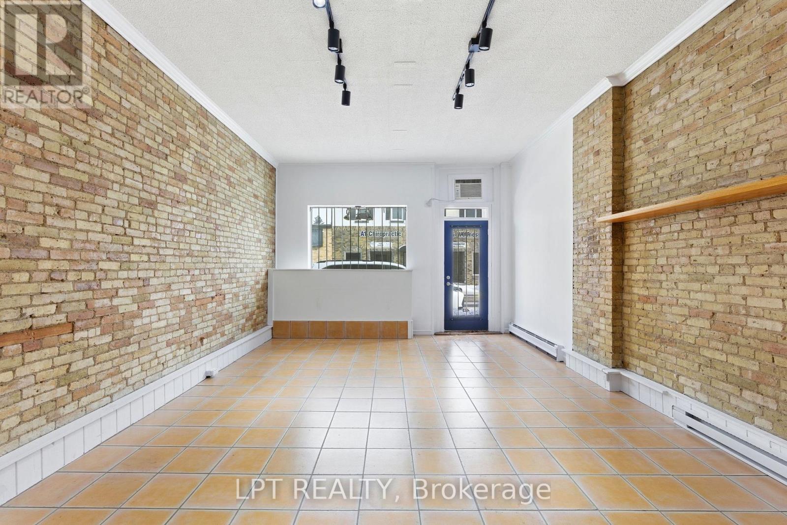 423 Main Street S, South Huron, Ontario  N0M 1S2 - Photo 8 - X12986522