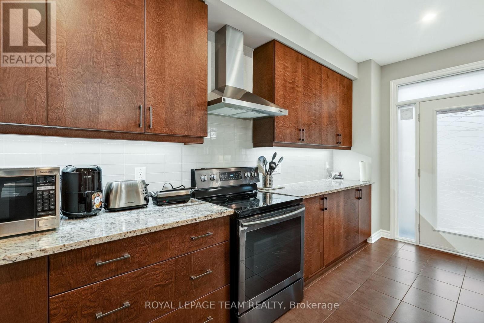 216 Helen Rapp Way, Ottawa, Ontario  K1T 0P6 - Photo 8 - X12986558