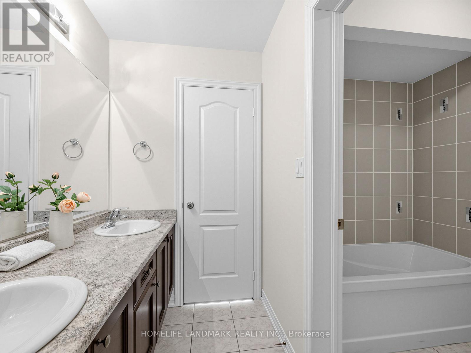 25 Gordon Landon Drive, Markham, Ontario  L6B 0X9 - Photo 16 - N12986576