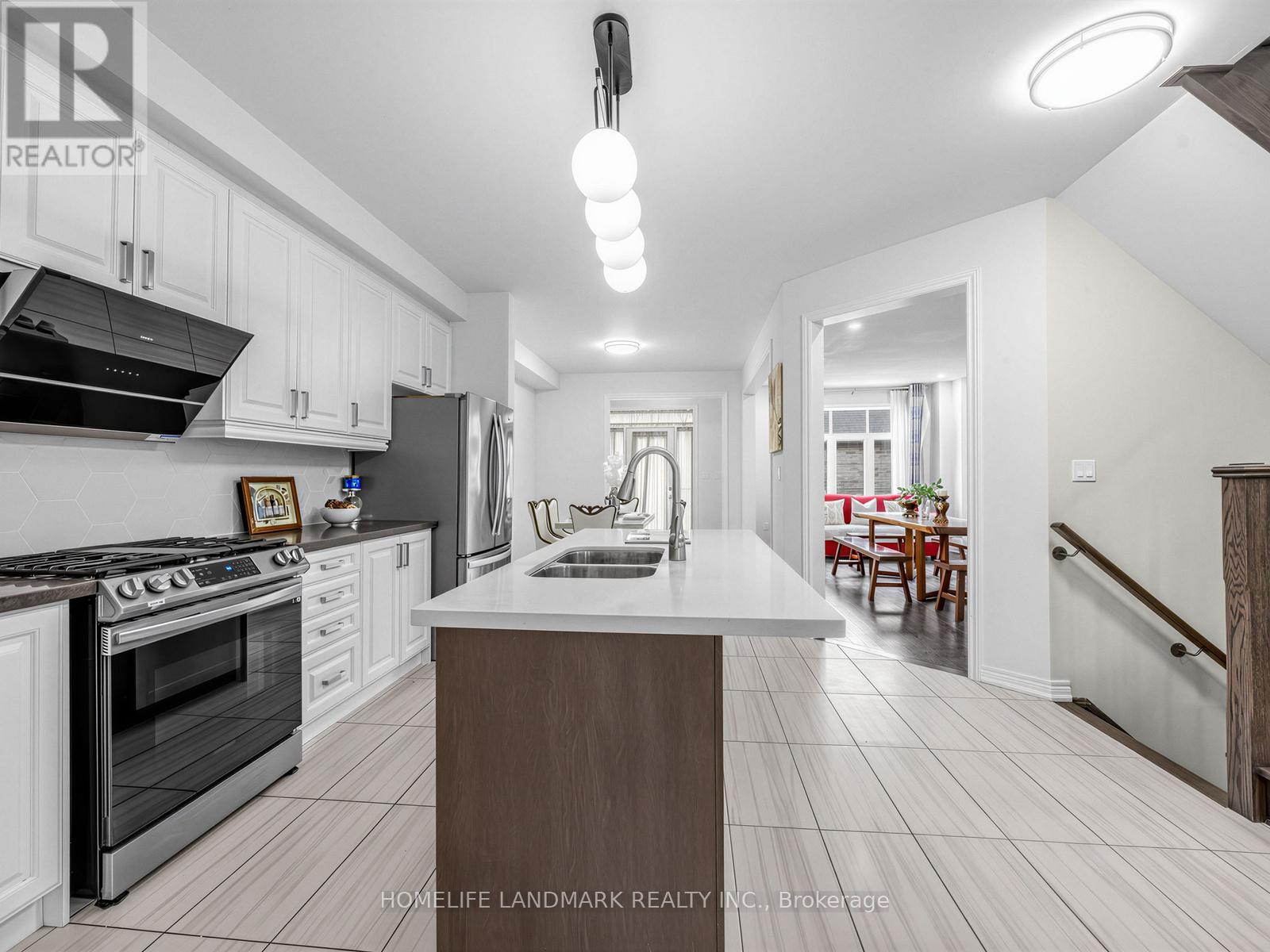 25 Gordon Landon Drive, Markham, Ontario  L6B 0X9 - Photo 4 - N12986576