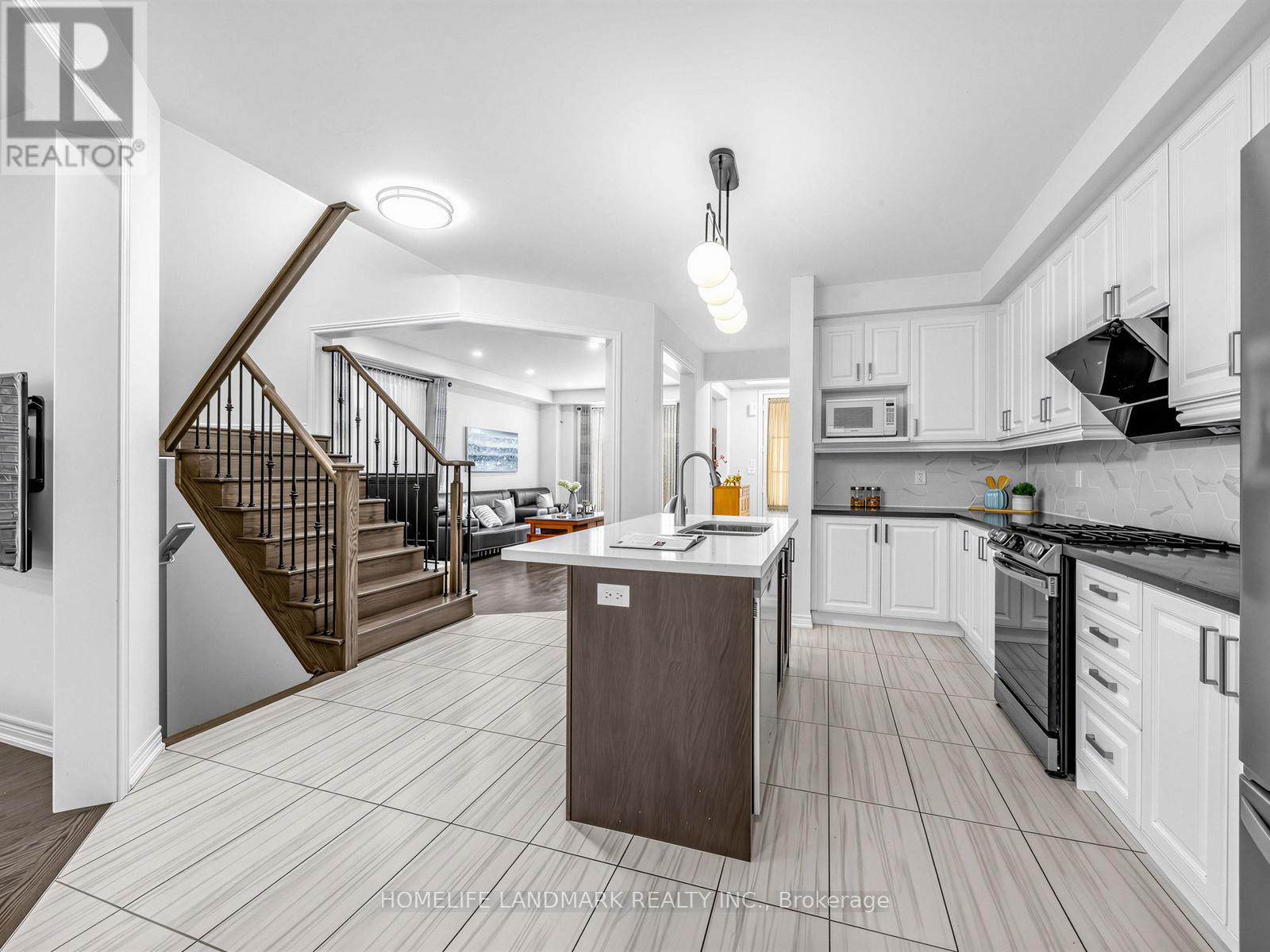 25 Gordon Landon Drive, Markham, Ontario  L6B 0X9 - Photo 7 - N12986576