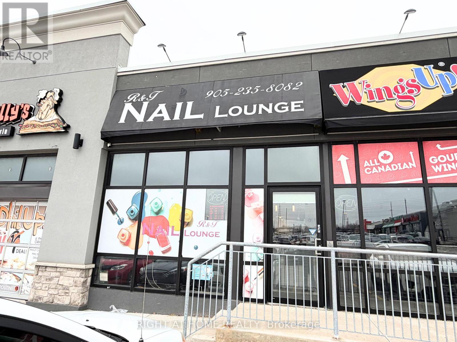 B - 54 DAVIS DRIVE, Newmarket, Ontario