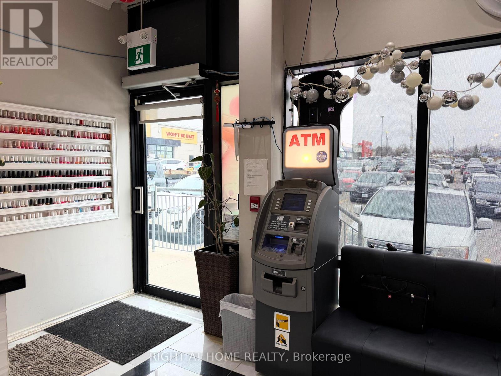 B - 54 Davis Drive, Newmarket, Ontario  L3Y 2M7 - Photo 11 - N12986614