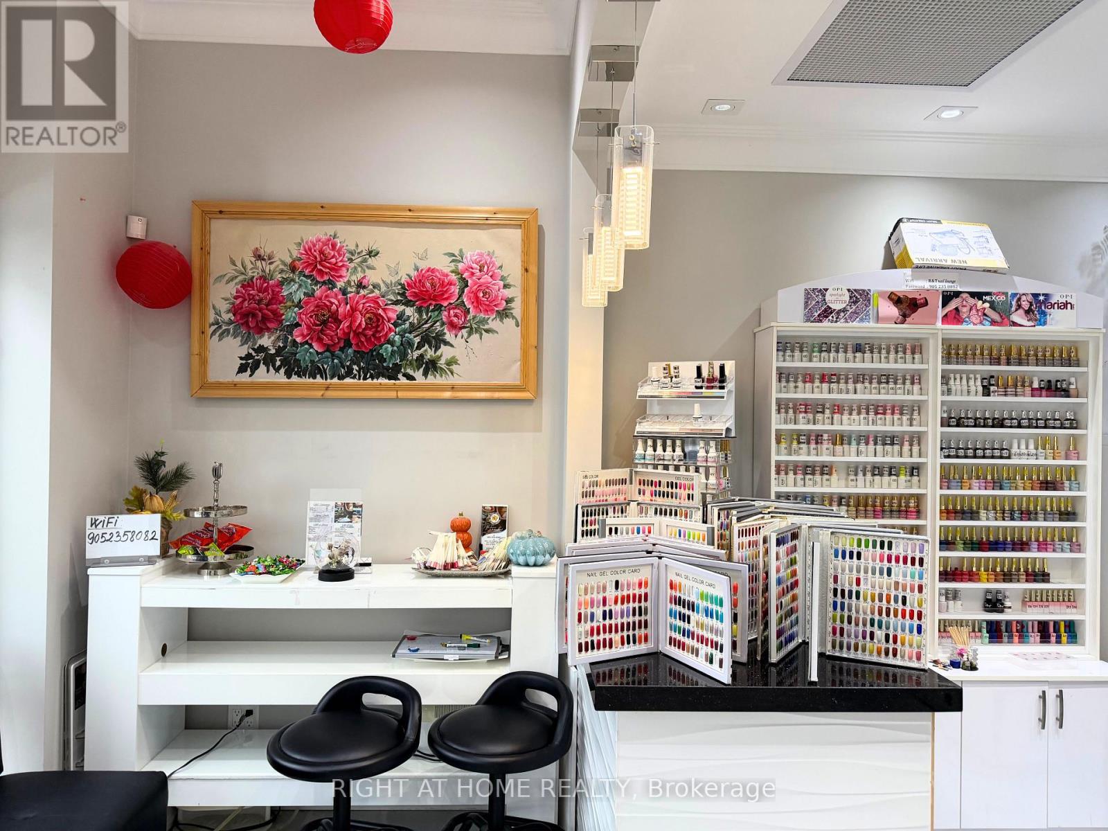 B - 54 Davis Drive, Newmarket, Ontario  L3Y 2M7 - Photo 2 - N12986614