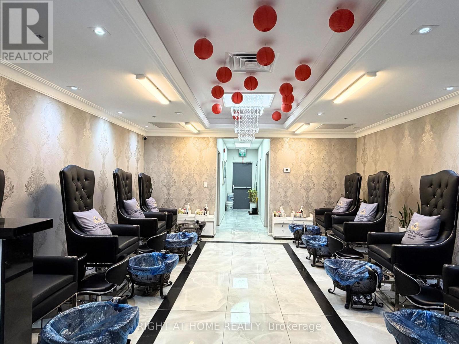 B - 54 Davis Drive, Newmarket, Ontario  L3Y 2M7 - Photo 6 - N12986614