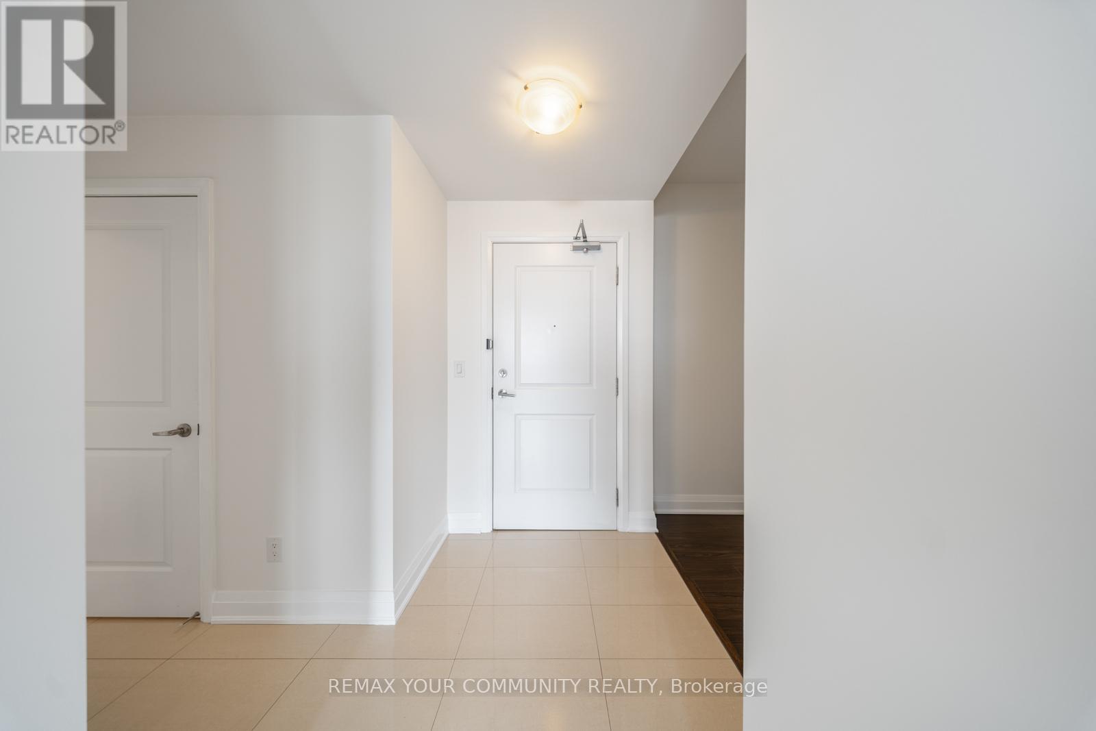 315 - 24 Woodstream Boulevard, Vaughan, Ontario  L4L 8C4 - Photo 2 - N12981840