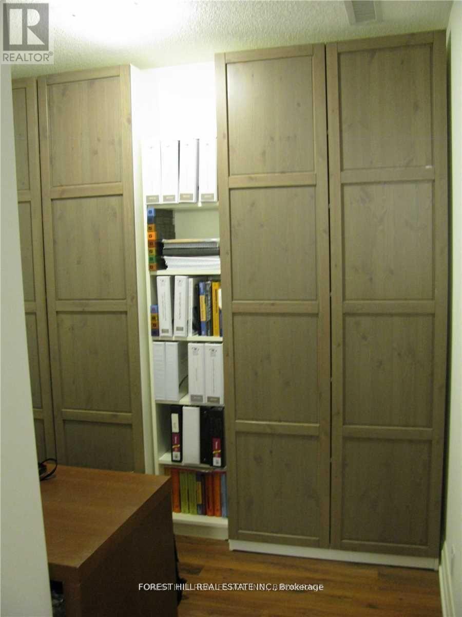 316 - 1 De Boers Drive, Toronto, Ontario  M3J 0G6 - Photo 6 - W12986512