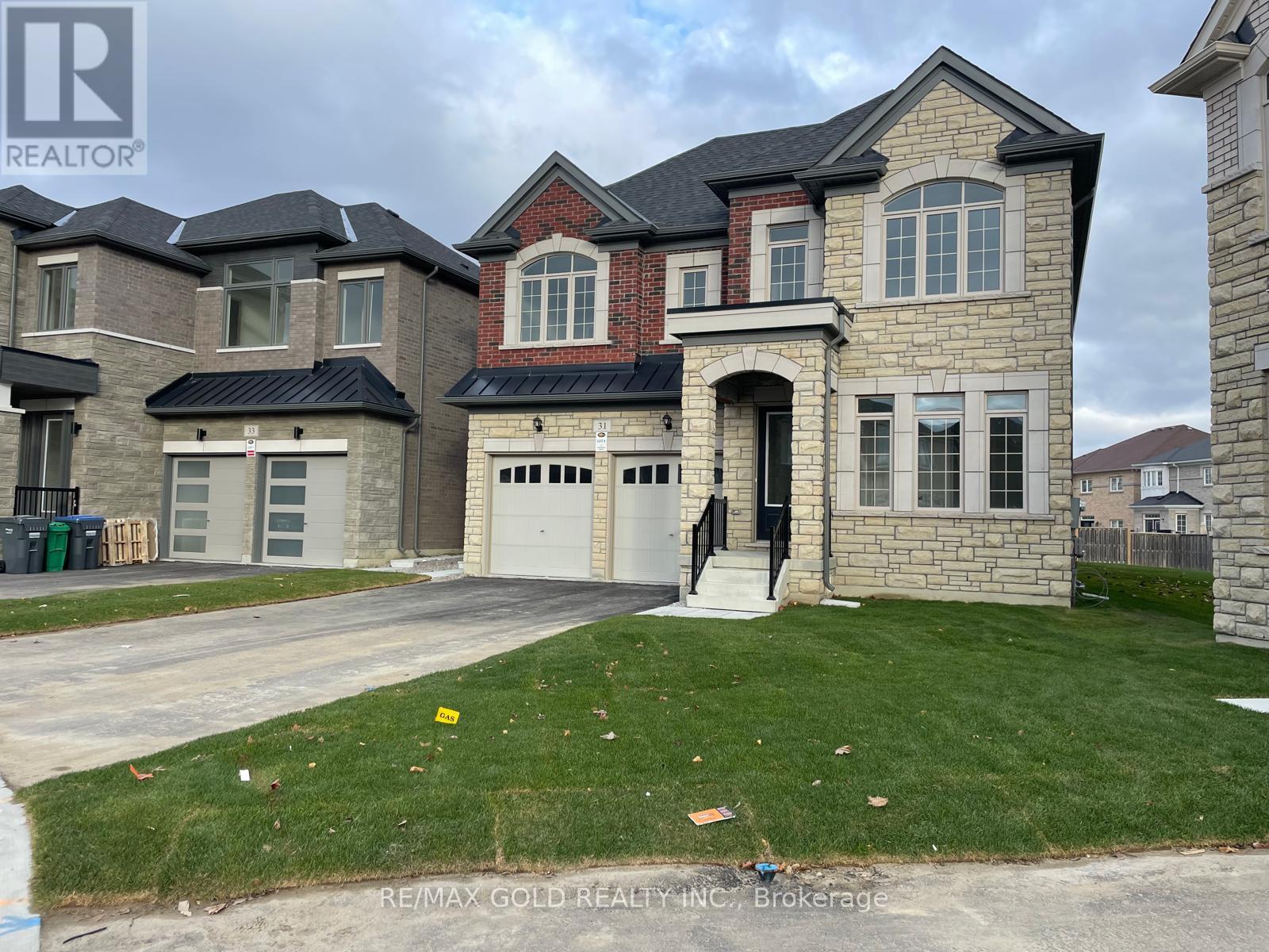 31 Dolomite Drive, Brampton, Ontario  L6P 4R6 - Photo 4 - W12986554