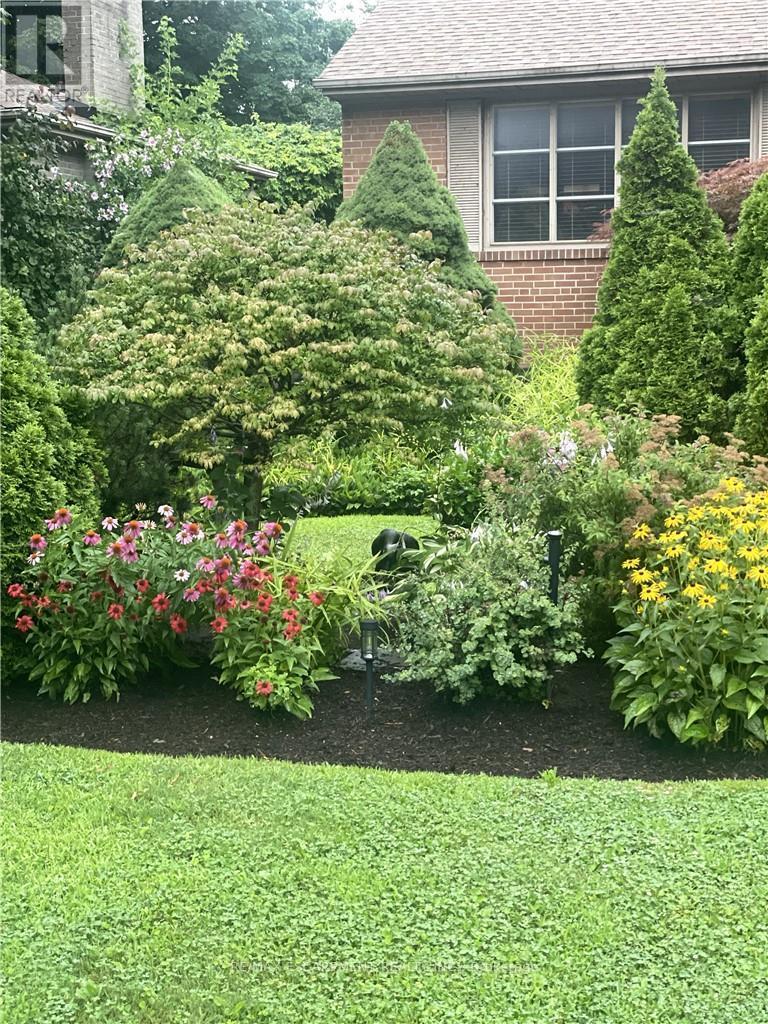 1051 Melvin Avenue, Oakville, Ontario  L6J 2V8 - Photo 28 - W12986568