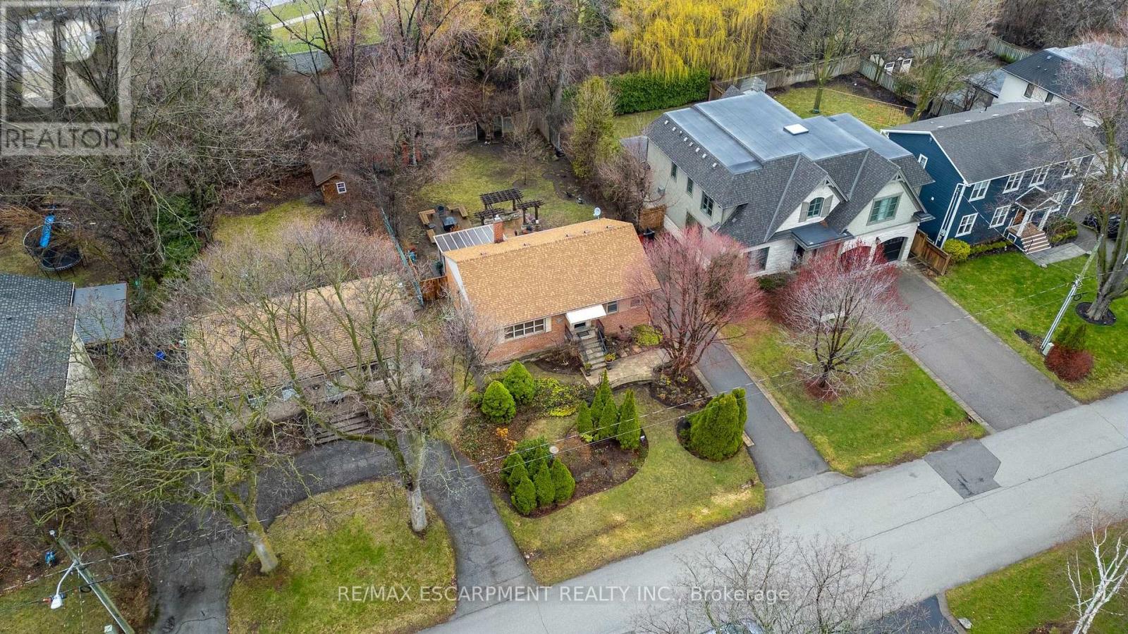 1051 Melvin Avenue, Oakville, Ontario  L6J 2V8 - Photo 4 - W12986568