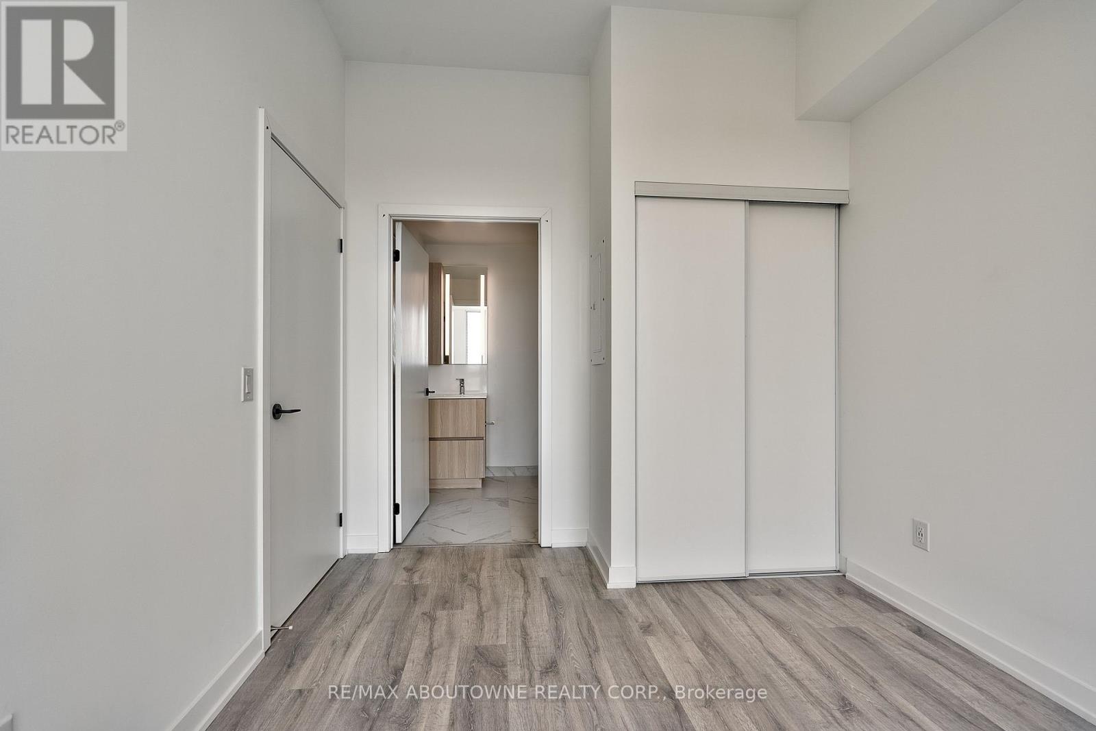 308 - 220 Missinnihe Way W, Mississauga, Ontario  L5H 1G5 - Photo 15 - W12986594