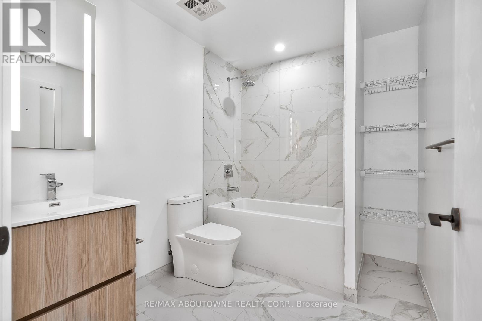 308 - 220 Missinnihe Way W, Mississauga, Ontario  L5H 1G5 - Photo 16 - W12986594