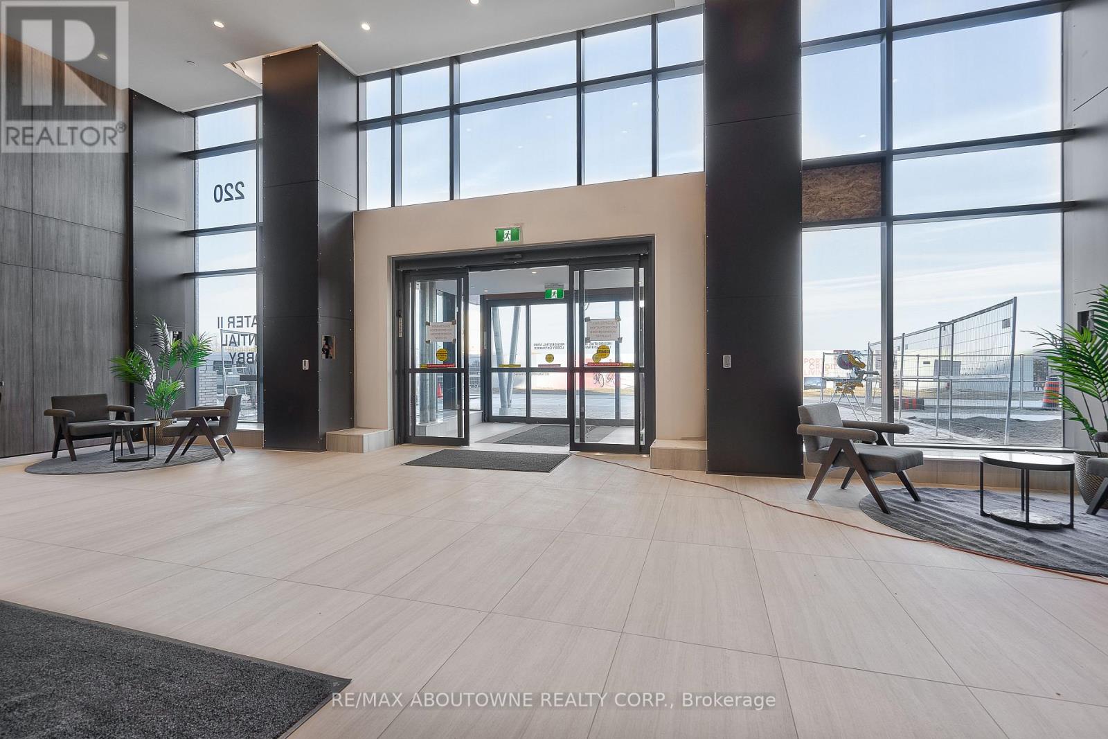 308 - 220 Missinnihe Way W, Mississauga, Ontario  L5H 1G5 - Photo 3 - W12986594