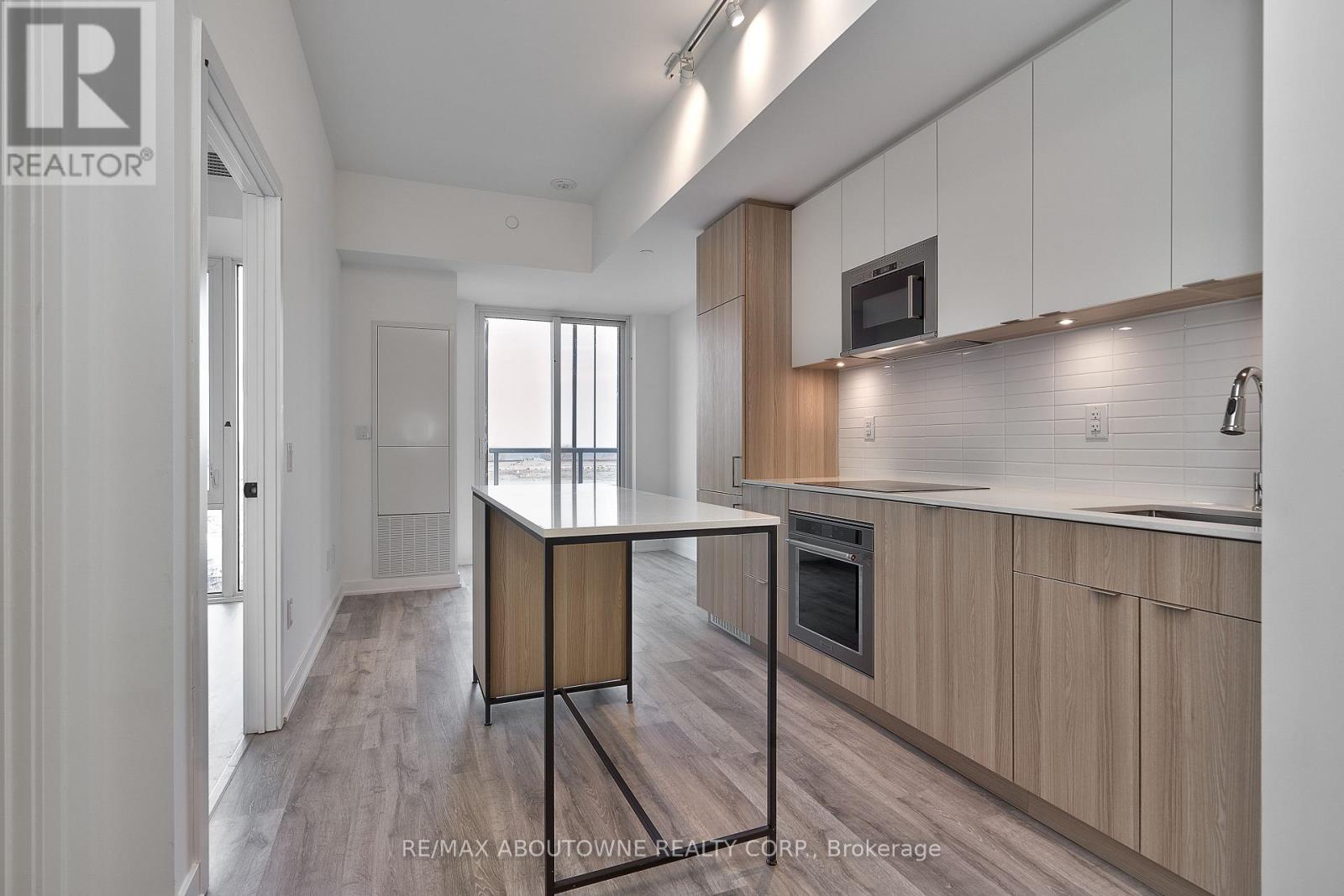 308 - 220 Missinnihe Way W, Mississauga, Ontario  L5H 1G5 - Photo 5 - W12986594