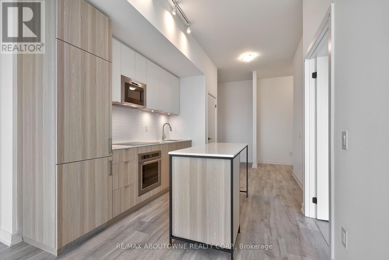 308 - 220 Missinnihe Way W, Mississauga, Ontario  L5H 1G5 - Photo 6 - W12986594